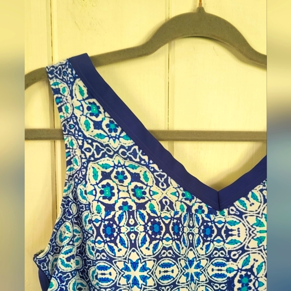 Swimsuits For All V Neck Medallion Print Tankini Swim Top - Picture 2 of 7